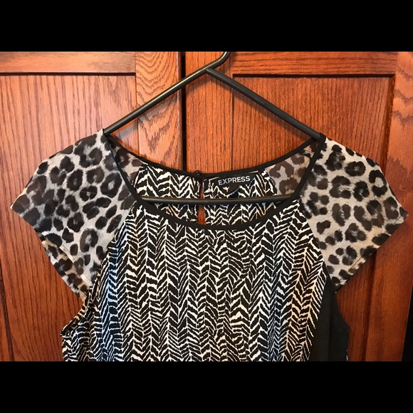Express cap sleeved career blouse sheer lightweight with animal print size xs - Picture 2 of 5